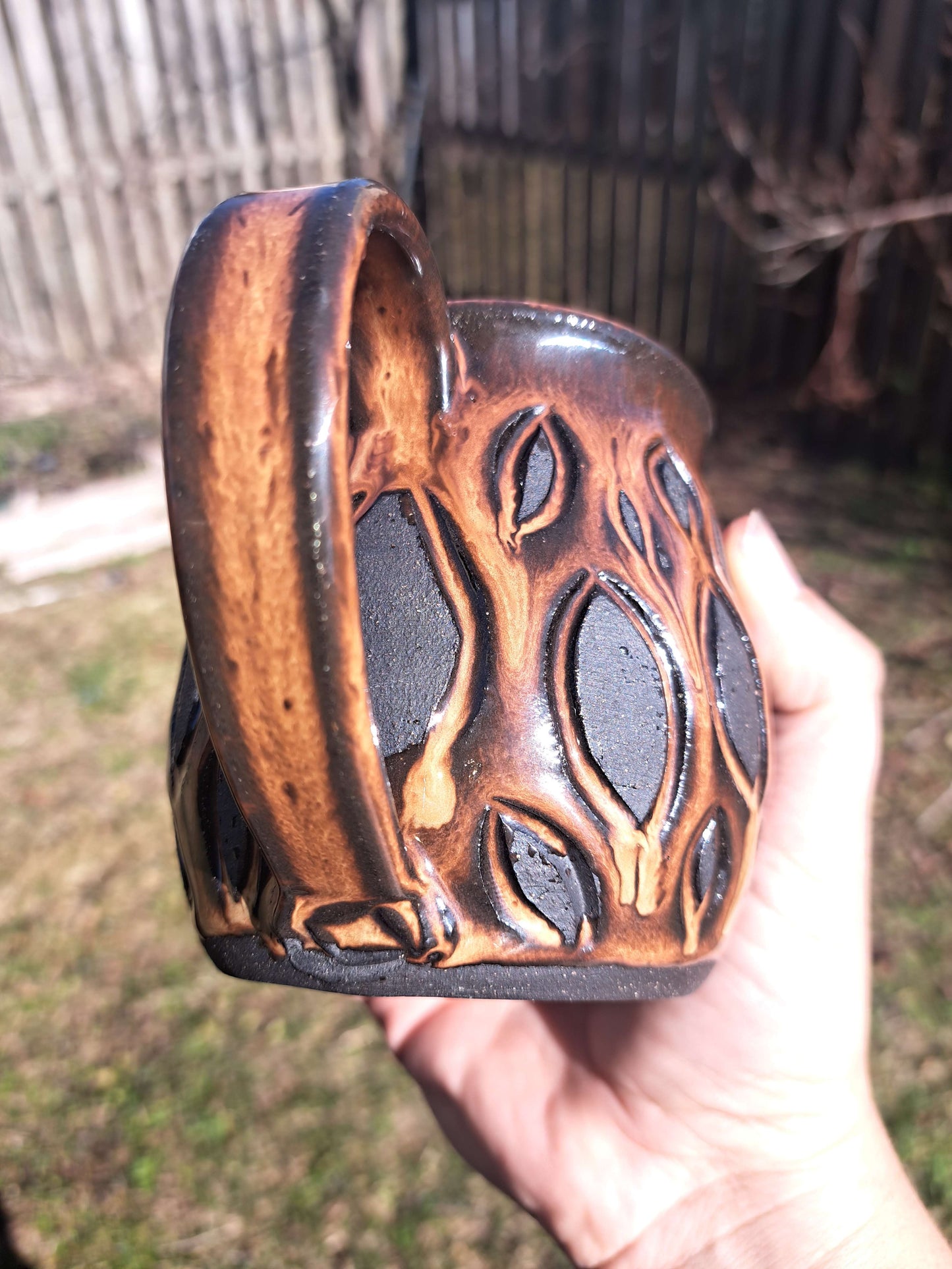 Mug, carved, B3, golden luster, lava flows