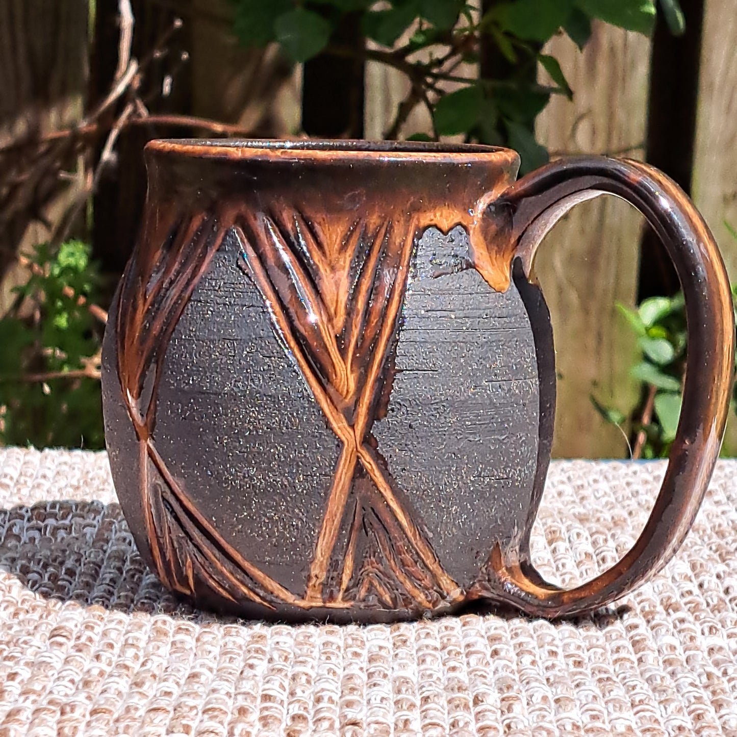 Mug, carved, B3, Golden luster, triangles