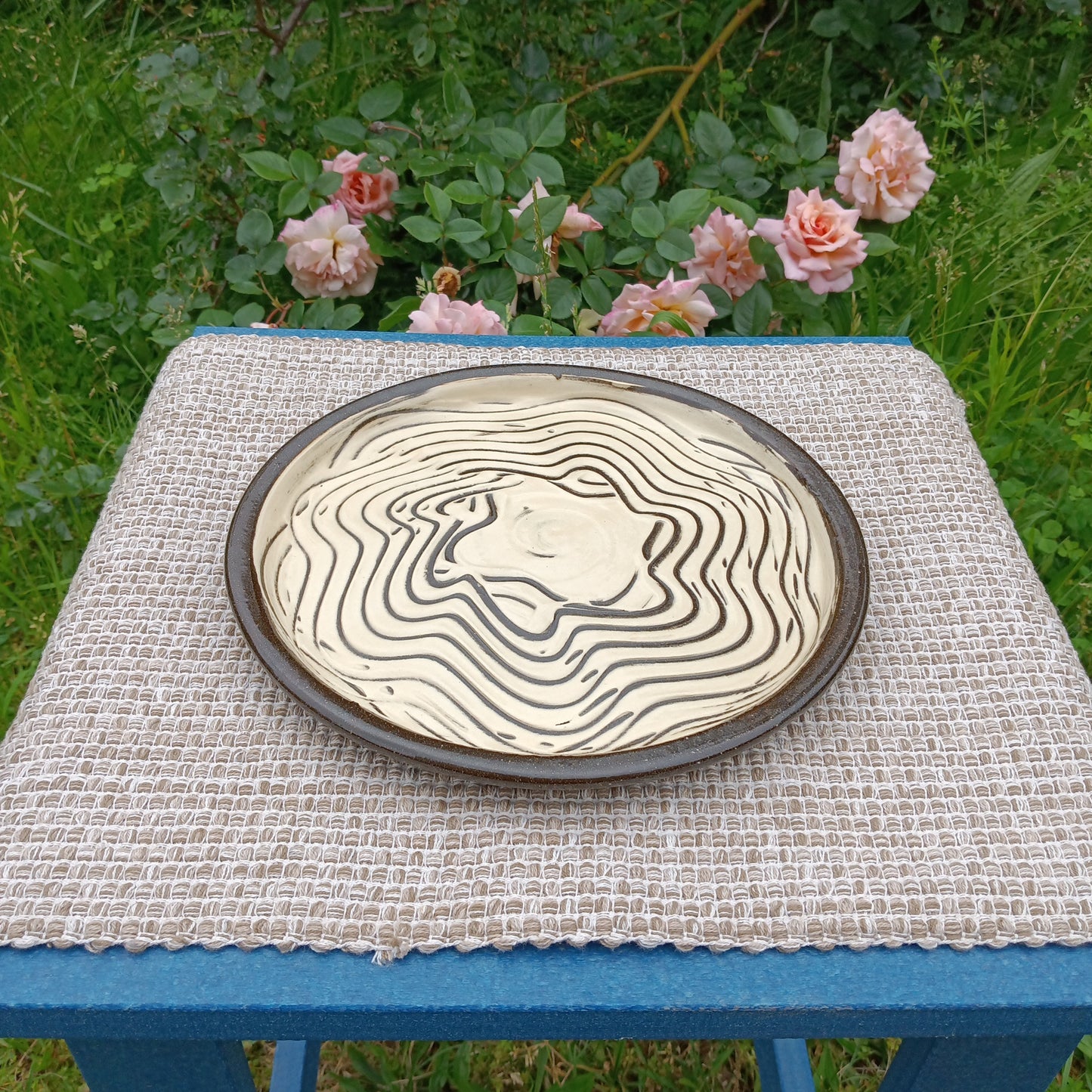 Black and white star plate